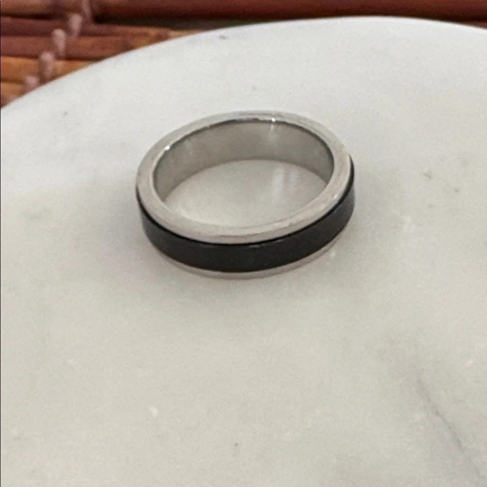 Elegant Black and Silver Men's Band Ring Size 9